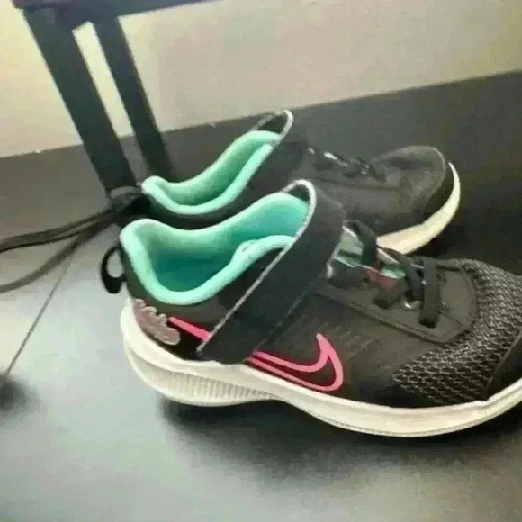 Nike Toddler Shoes Size 3 Black Pink Athletic Sneakers Velcro Running Baby - Picture 1 of 4